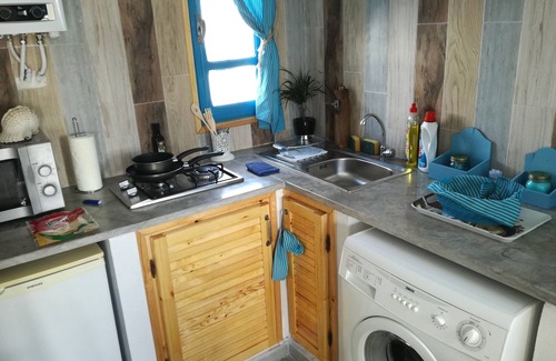 La Marsa Apartment | Dar el Bhar: Cute Beach Nest close to everything