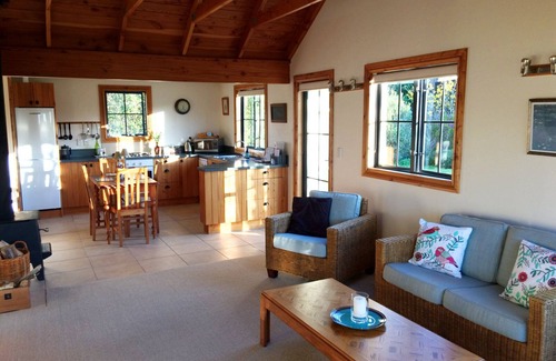 Martinborough House | Dara Vineyard Cottage Martinborough