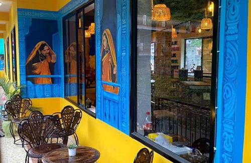 Bhowali Hotel | Darjeeling cafe&stay