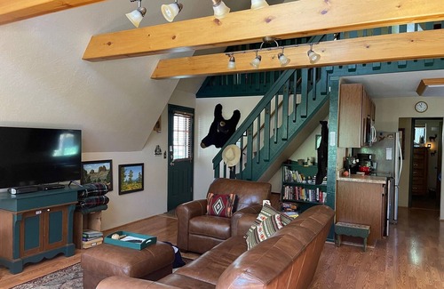 Kachina Village Cabin | Darling Cabin in the Woods