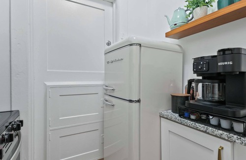 Historic District - North Condo | Darling Downtown Renovated Historic Condo | Walkable