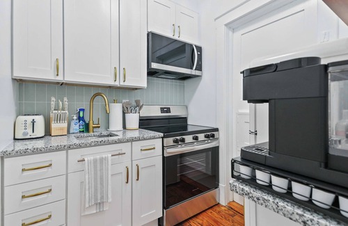 Historic District - North Condo | Darling Downtown Renovated Historic Condo | Walkable
