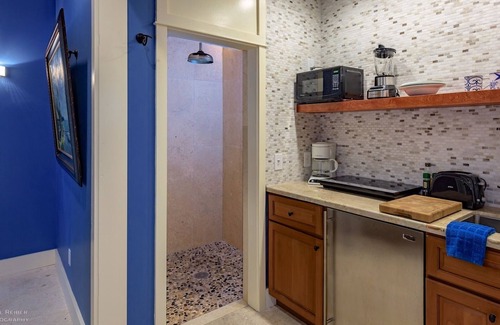 Historic Seaport Cottage | *DARLING OF DUVAL @ OLD TOWN* Estate Cottage + Spa + LAST KEY SERVICES…