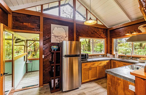 Royal Hawaiian Estates Cottage | Darling, Private Cottage Near Hawaii Volcanoes Nat'l Park