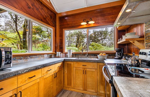 Royal Hawaiian Estates Cottage | Darling, Private Cottage Near Hawaii Volcanoes Nat'l Park