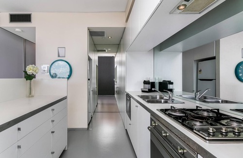Darlinghurst Apartment | Darlinghurst - DHRST - Francis Street - Stylish 2BR City Stay with Balcony, Bath Walk to Attractions