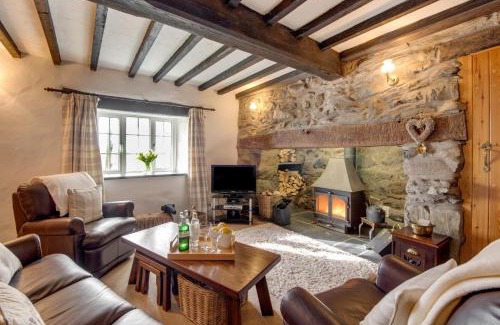 Garndolbenmaen House | Darn Isaf