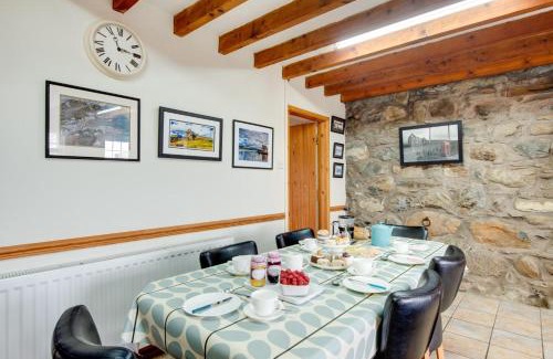 Garndolbenmaen House | Darn Isaf