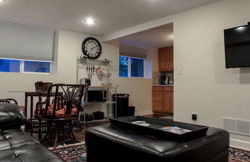 Owatonna House | Dartt's Park Garden View - 1 Bedroom