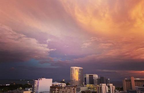 Darwin City Centre House | Darwin City Suites with Harbour View