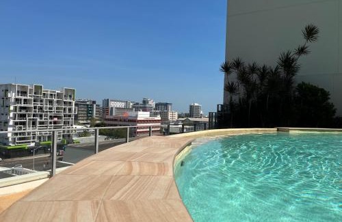 Darwin City Centre House | Darwin City Suites with Harbour View
