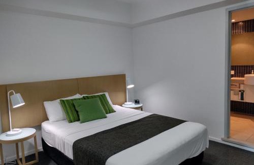 Stuart Park House | Darwin Harbour and City Views Apartments
