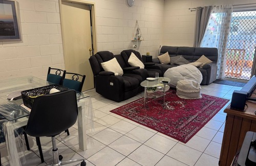 Gray House | Darwin room