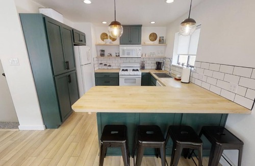 Red River House | Das Hartmann Haus - New Property! - In Town - WiFi - Washer/Dryer - Grill - Fire