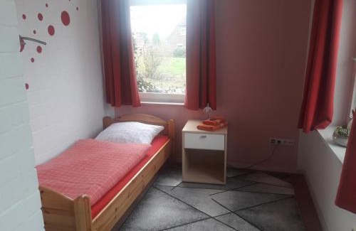 Apen House | Das Haus mit der roten Telefonzelle