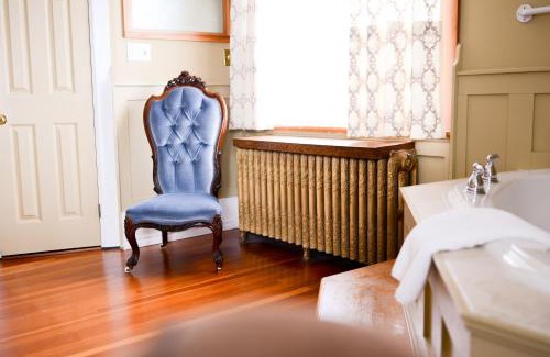 Fairfield Bed & Breakfast | Dashwood Manor Seaside Bed & Breakfast
