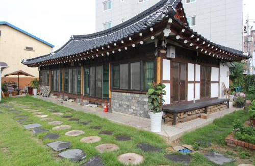 Gwangsan-gu House | Dasomchae Hanok stay