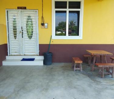 Kampung Balai Besar House | Davallia Homestay
