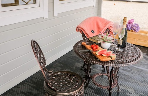 Donegal Cottage | DAVEY JOHNS FORGE CABIN 2, pet friendly in Carrigart, County Donegal