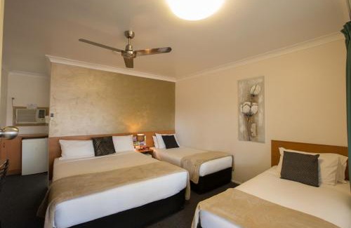 Berserker Hotel | David Motor Inn