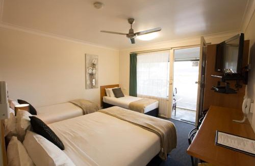 Berserker Hotel | David Motor Inn