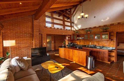 Panajachel House | David's Den Atilán - Elegant 3-Bedroom, 3-Bath Home in a Verdant Garden Setting