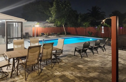 Davie House | Davie Tropical paradise heated, pool, and spa