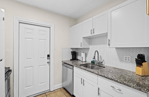 Davis Islands Apartment | Davis Islands 1 Bedroom Grecian Island