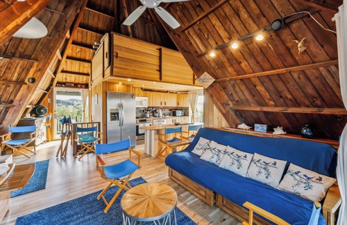 Davis Park House | Davis Park FI Handkerchief House AC Sleeps 12 Large Hot Tub, Large deck with Hot tub Pet friendly l