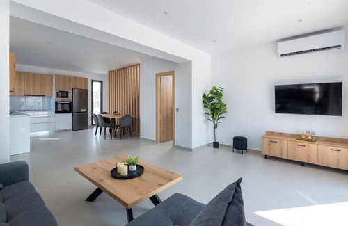 Petaloudes Villa | Davlakos Villa Eve