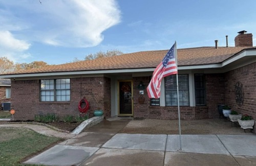 Lubbock House | Dawkins Lodge 4B/2B Pet Friendly