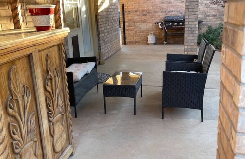 Lubbock House | Dawkins Retreat 3/2 Quiet Upscale
