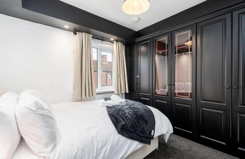 Chapeltown Apartment | Dawlish House - Newly Refurbished Gem