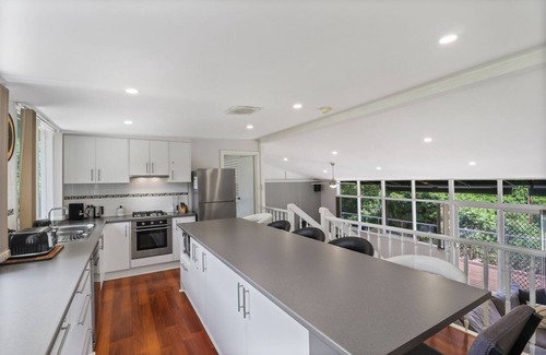 Bonnie Doon House | Dawn Retreat - Lake Views in Bonnie Doon