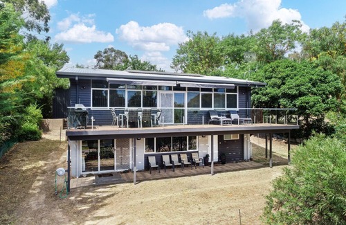 Bonnie Doon House | Dawn Retreat - Lake Views in Bonnie Doon