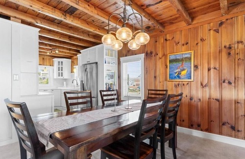 Long Beach House | Dawson's Sandbox - 2501 W Beach Drive- Coastal Vacation Resorts