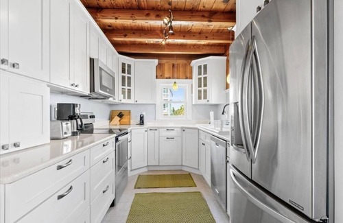 Long Beach House | Dawson's Sandbox - 2501 W Beach Drive- Coastal Vacation Resorts