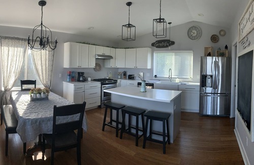 Homer House | Daybreeze Vacation Home w/Hot Tub & Gorgeous View