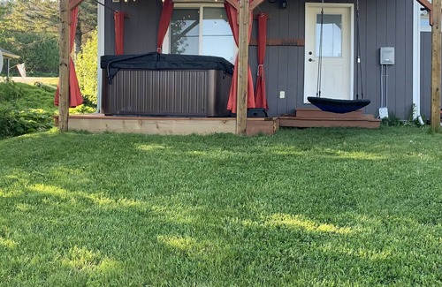 Homer House | Daybreeze Vacation Home w/Hot Tub & Gorgeous View