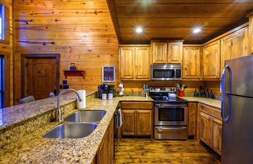 Broken Bow Cabin | Daydream Chalet · Hideaway: Nature Views, Kids Playroom & Cozy Balcony