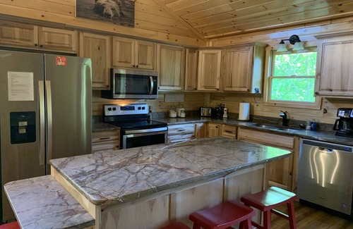 Sevierville Cabin | Daydream Hideaway Cabin - Mtn retreat in the swaying pines, firepit, playground