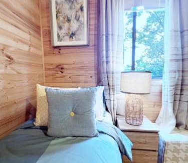 Daylesford Ski Chalet | Daylesford Unique Stylish 1B1B cottage