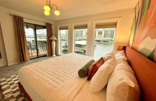 Village of Four Seasons Apartment | Daylight Cove Lakefront Condo, Pool, Hot Tub!