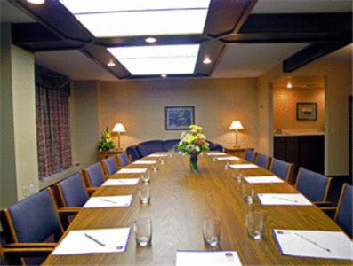 Airdrie Hotel | Days Inn by Wyndham Airdrie