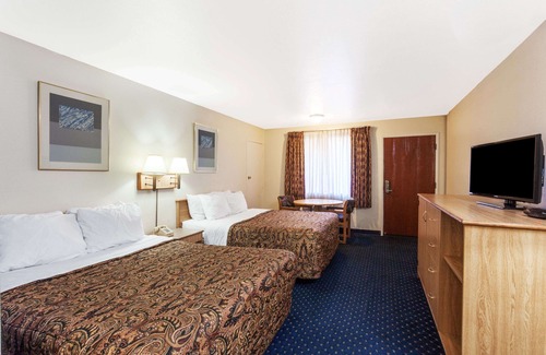 Anaheim Resort Hotel | Days Inn by Wyndham Anaheim West