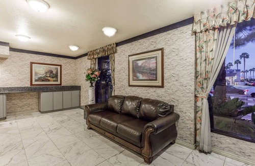 Anaheim Resort Hotel | Days Inn by Wyndham Anaheim West