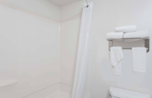 Anaheim Resort Hotel | Days Inn by Wyndham Anaheim West