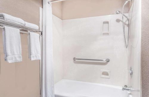 Bishop Hotel | Days Inn by Wyndham Bishop