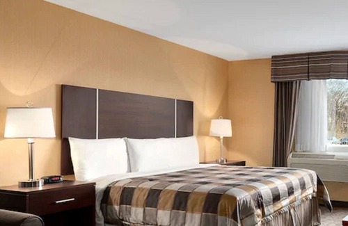 Brampton Hotel | Days Inn by Wyndham Brampton