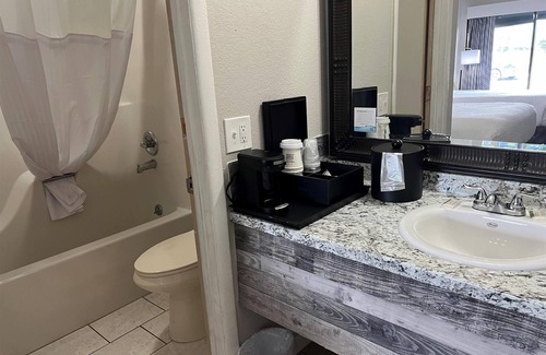 Branson Hotel | Days Inn by Wyndham Branson Ozarks